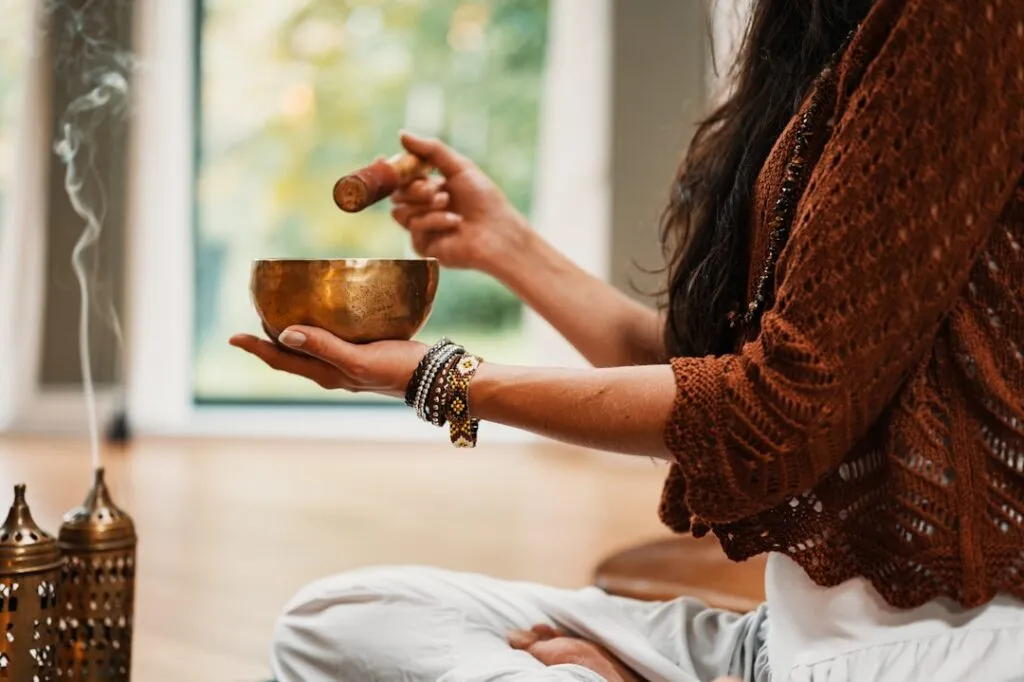 Cum să-ți îmbunătățești sănătatea mentală: sfaturi practice Photo Meditation