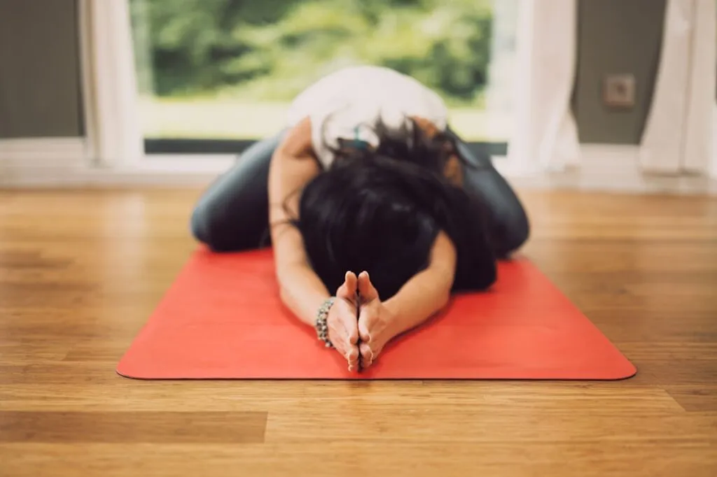 Beneficiile Reducerii Stresului prin Activitate Fizică Photo Yoga pose